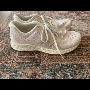 New Balance Womens Wariscf1 Running Sneaker